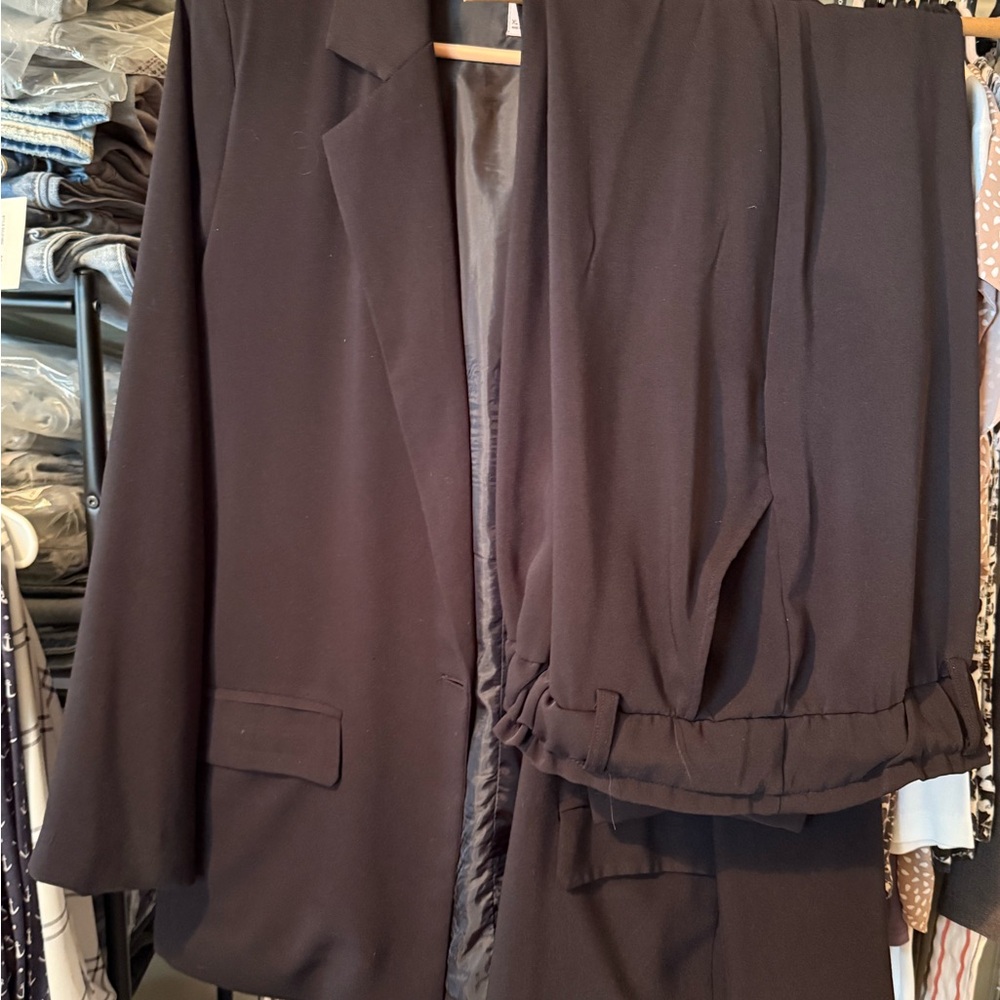 SO Elegant Black Suit